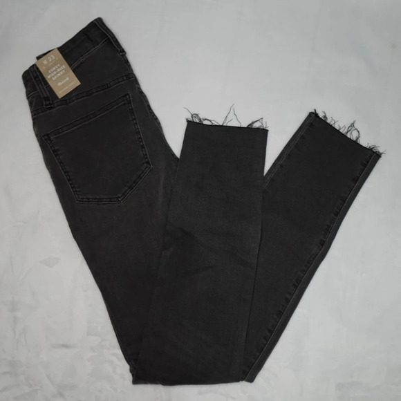 Madewell Curvy High Rise Skinny Jeans - Picture 7 of 8